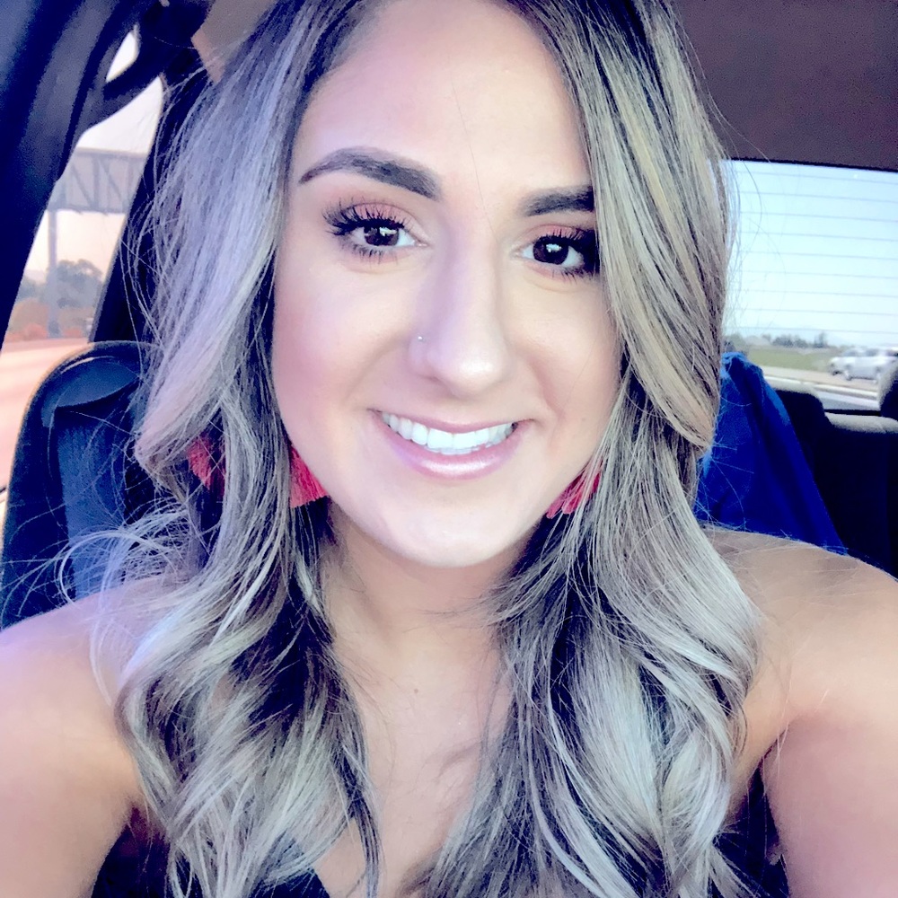 Meet your Posher, Nicole